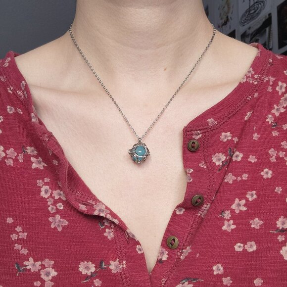 Aquamarine blue caged pearl necklace with a small silver chain - Picture 3 of 12